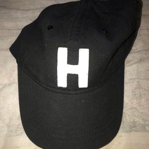 Tommy Hilfiger hat